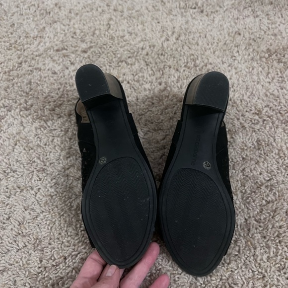 Liz Claiborne Black Cutout Sandals - Picture 3 of 8